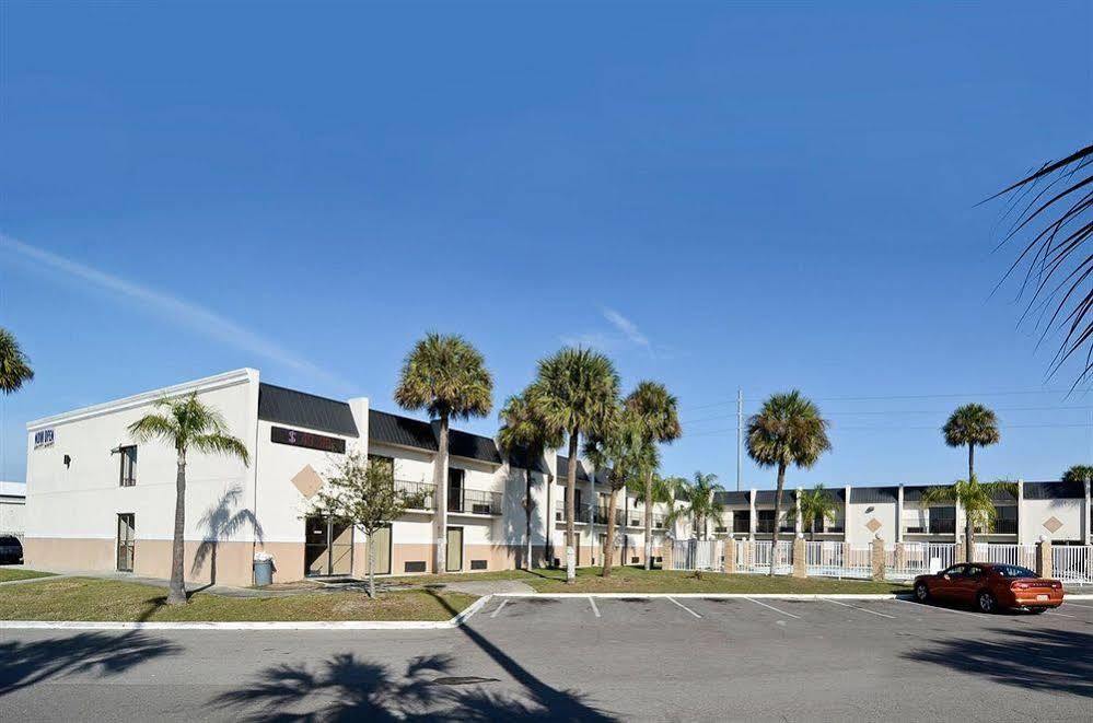 Days Inn & Suites By Wyndham Tampa - Ybor City Exterior foto