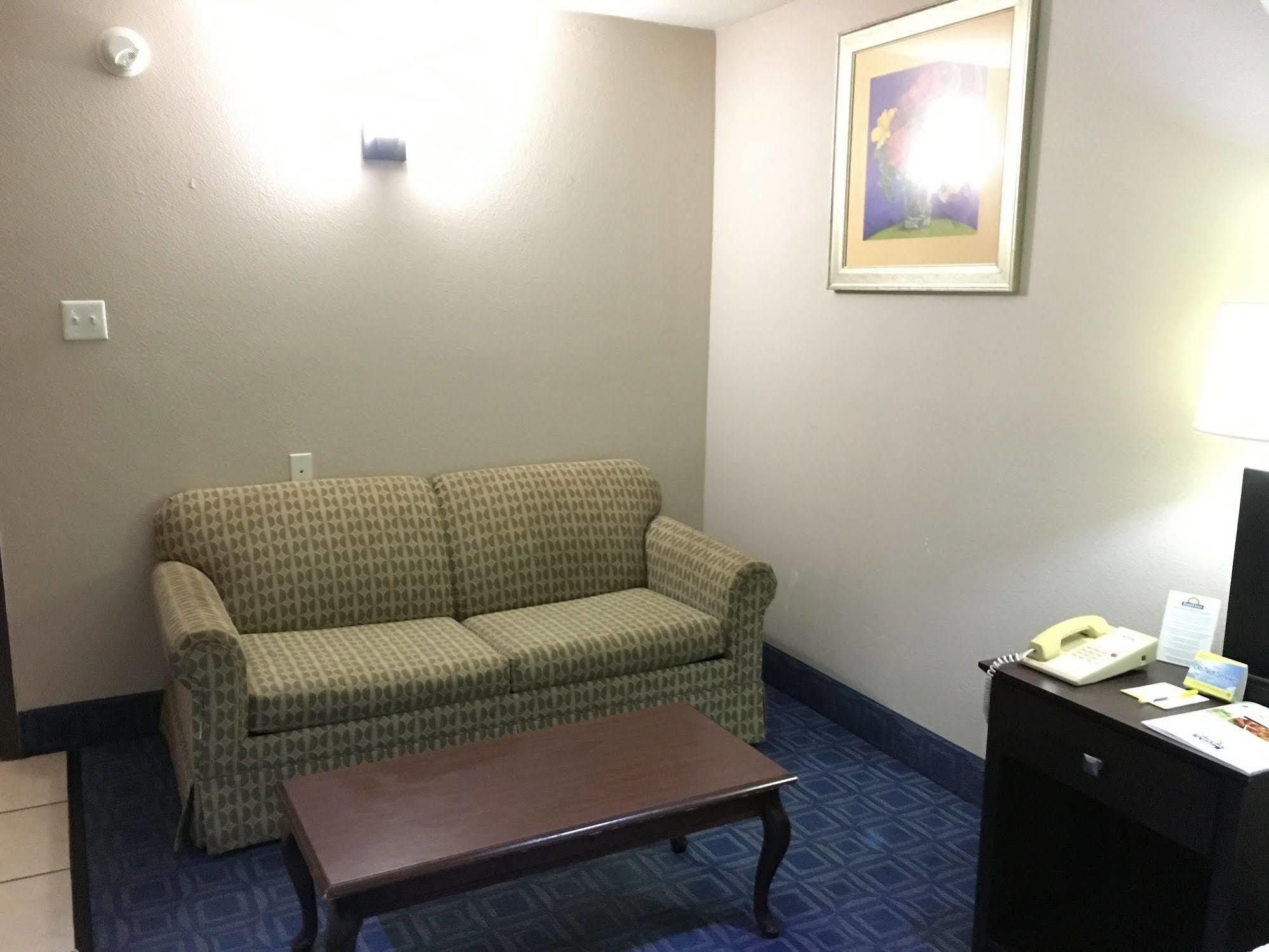 Days Inn & Suites By Wyndham Tampa - Ybor City Exterior foto