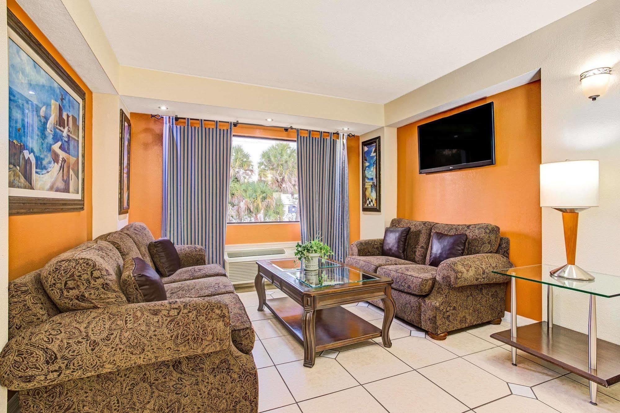 Days Inn & Suites By Wyndham Tampa - Ybor City Exterior foto