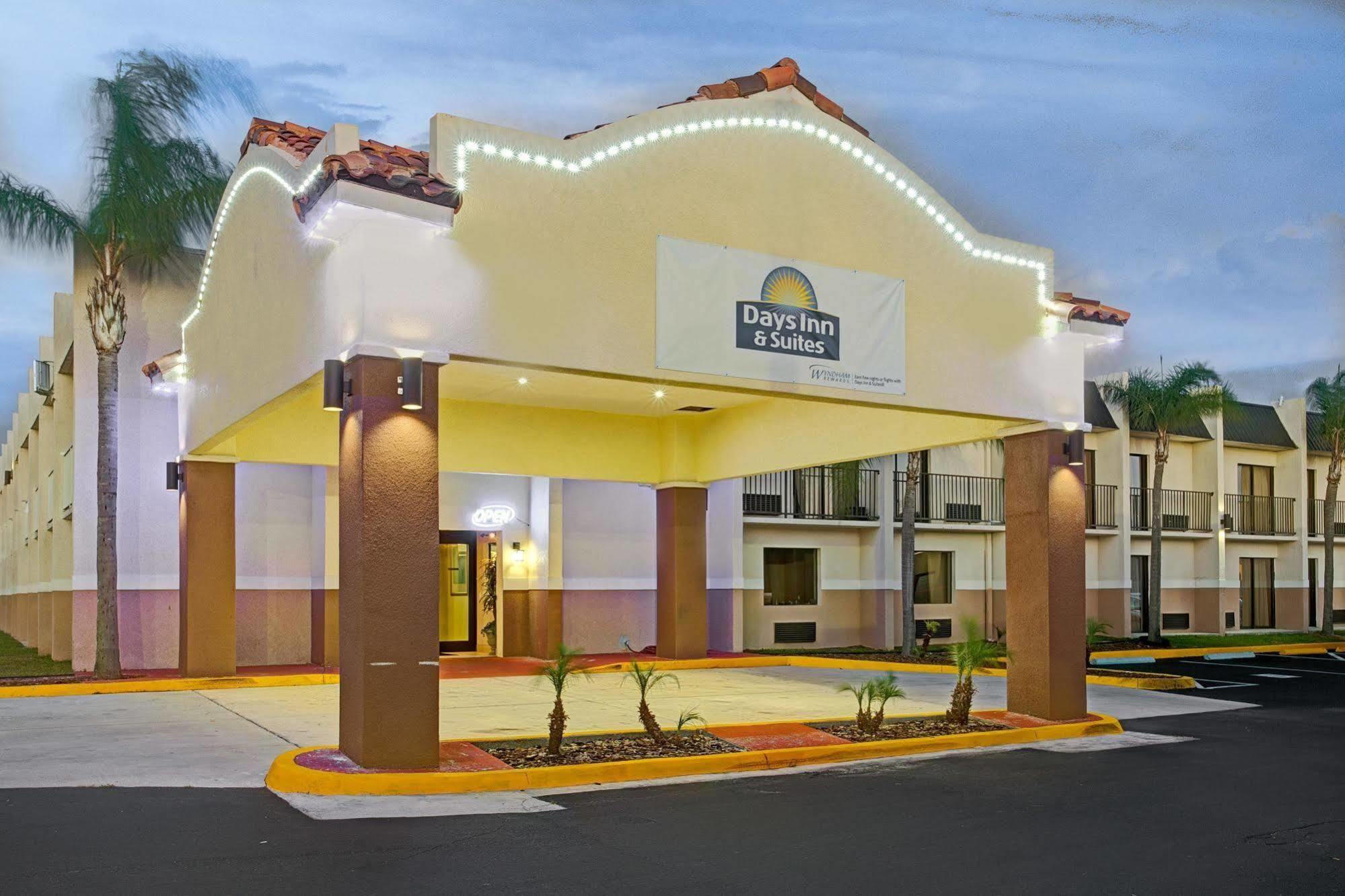 Days Inn & Suites By Wyndham Tampa - Ybor City Exterior foto